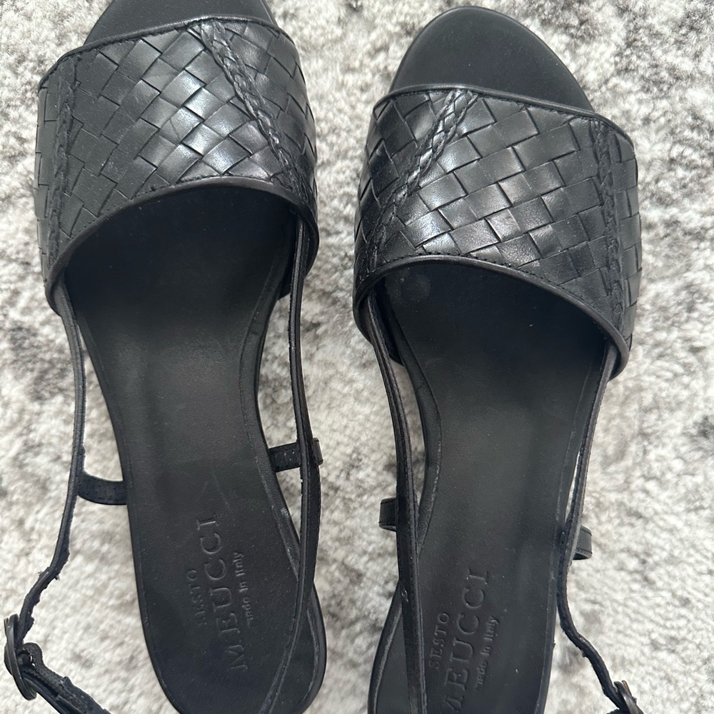 Never been warn pre-owned Sesto Meucci leather shoes